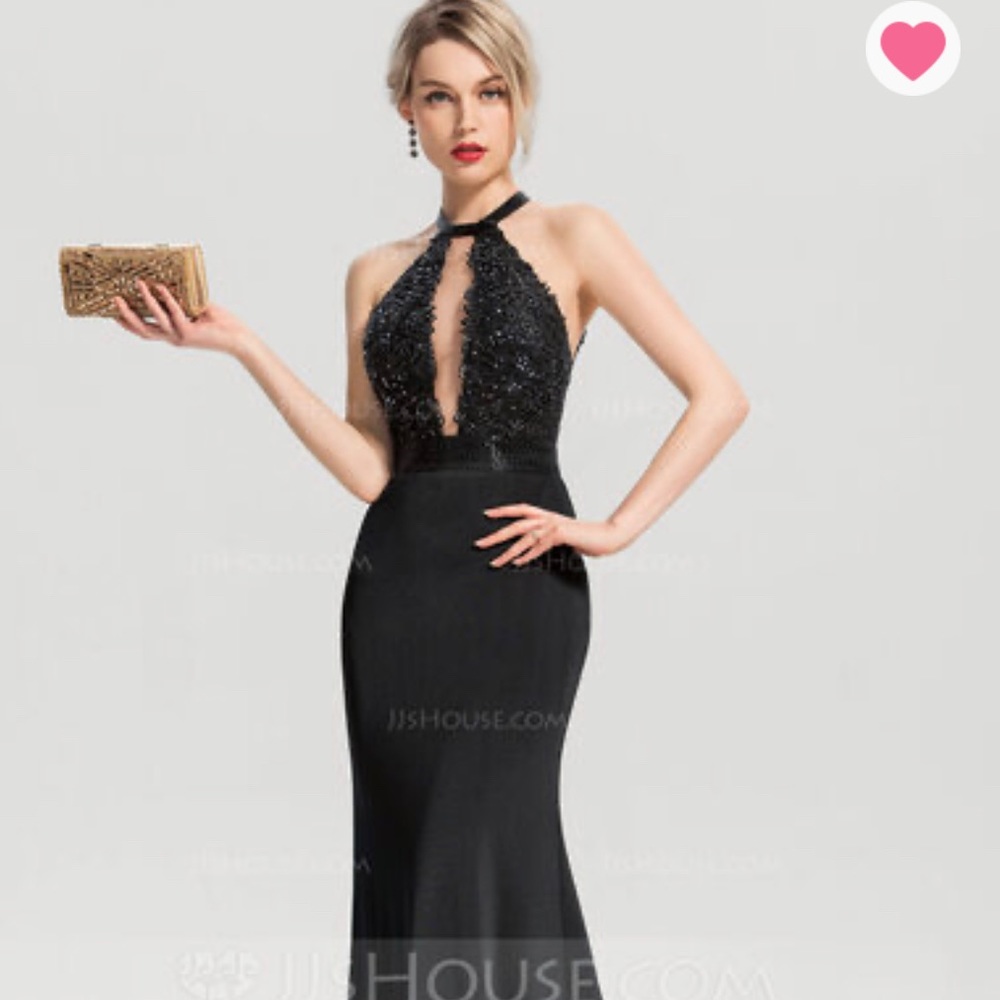 Black: Mermaid Scoop Neck Sweep Train